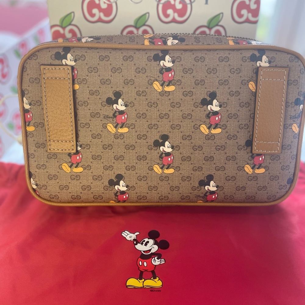 SOLD 💵 Gucci x Disney Collaboration Belt Bag/ Sling - Picture 5 of 13